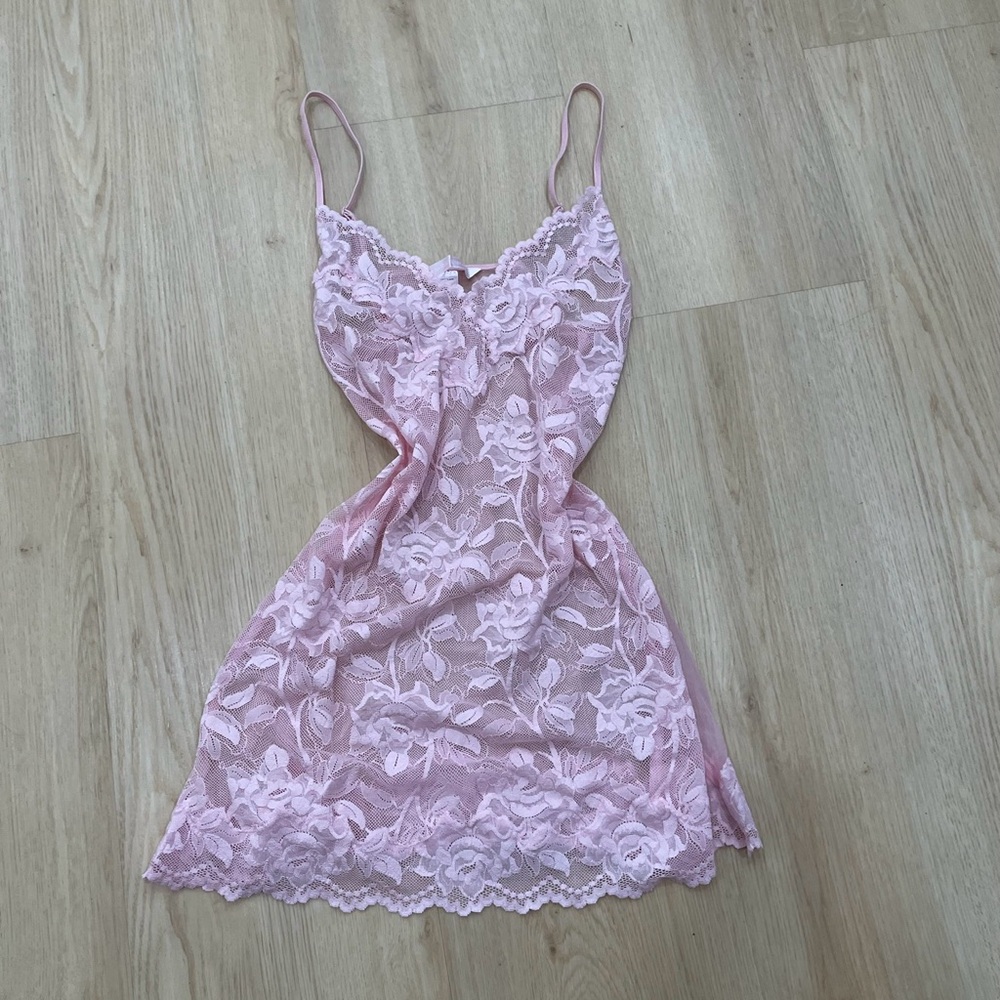 Vintage Y2K Victoria’s Secret cotton candy pink lace silk slip size Medium